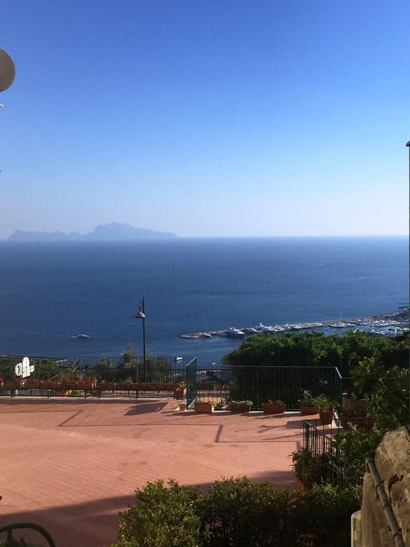 Casa Di Erminia Bed & Breakfast Napoli